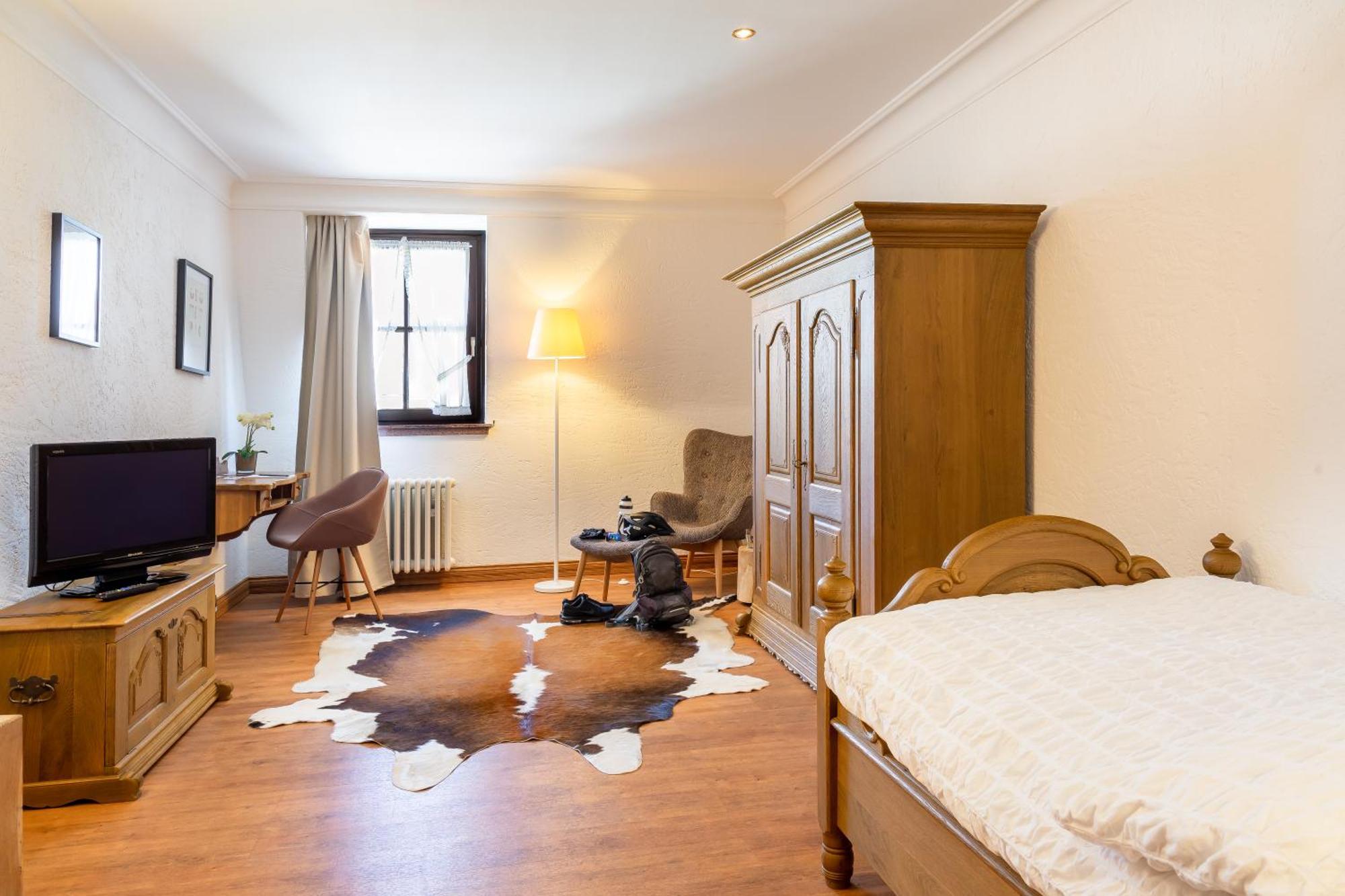 Single Room,109768827:JPEG